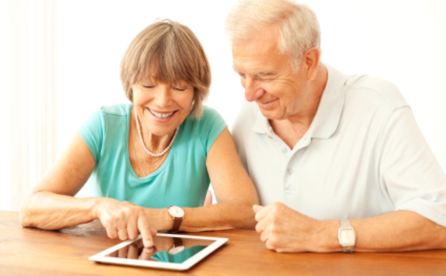 De iPad is zeer gemakkelijk te bedienen via het aanraakscherm (touchscreen)